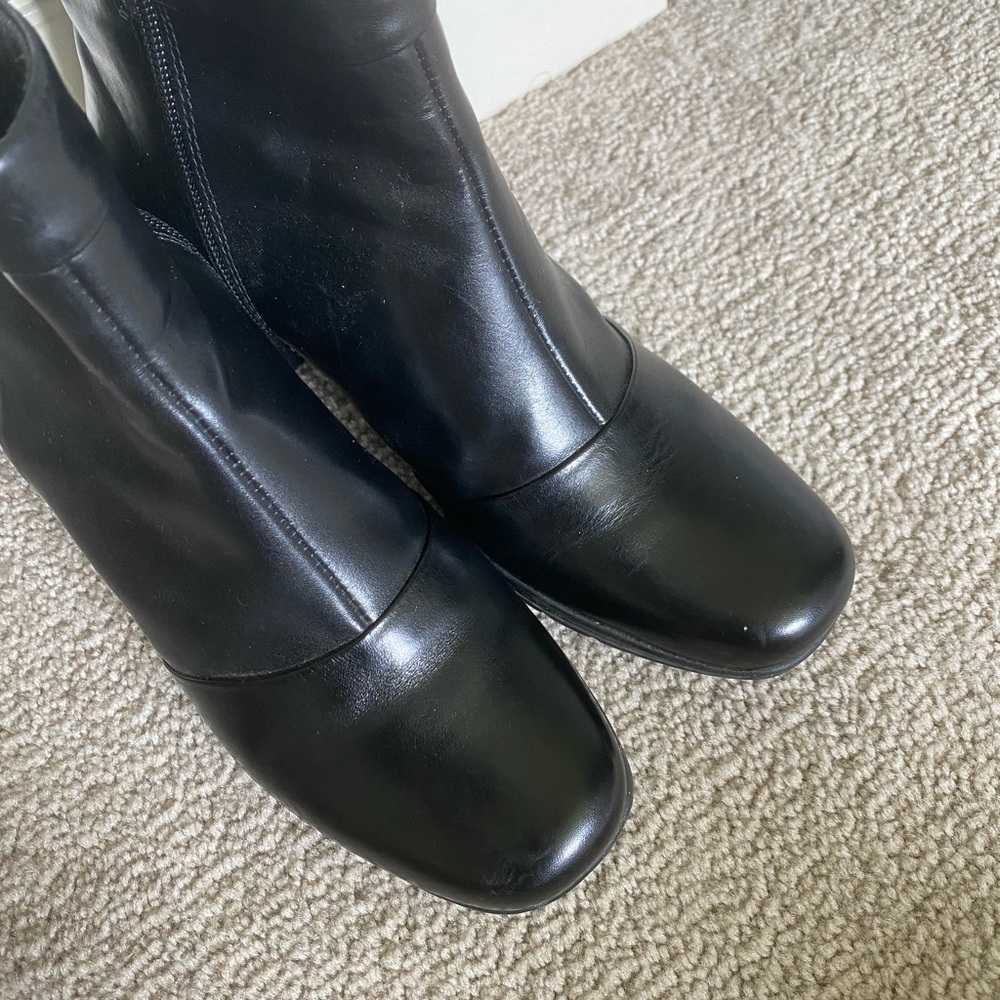 Clarks Black Low Boots - Picture 3 of 6